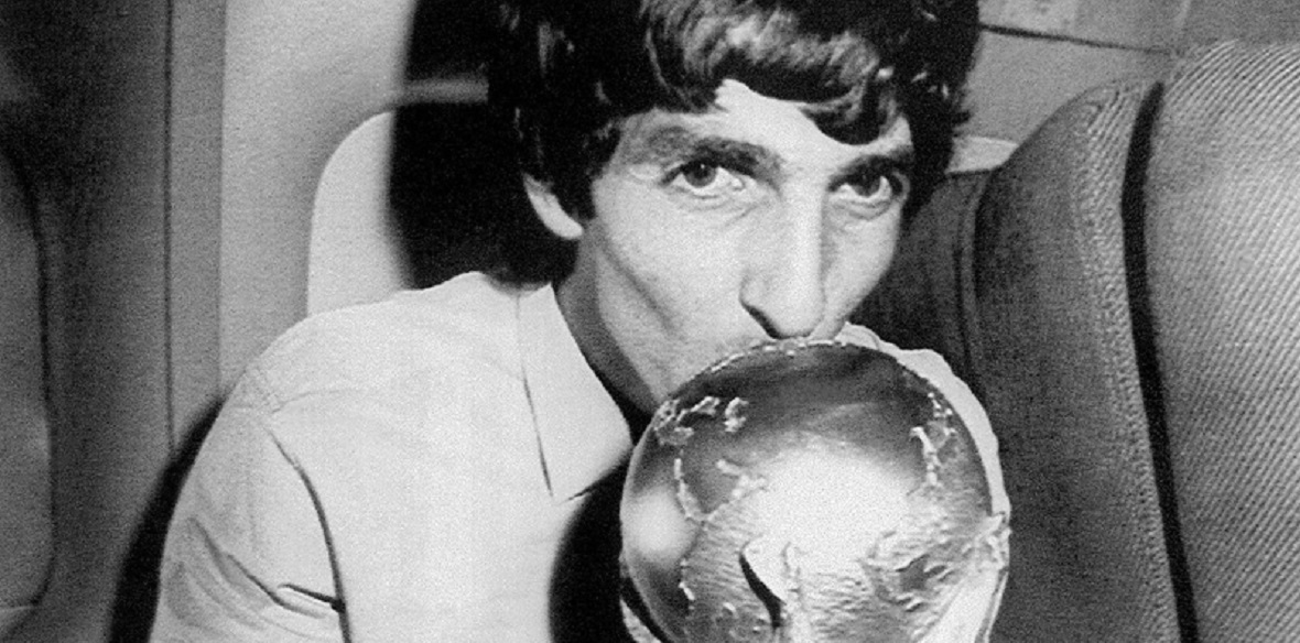 Ha fatto piangere il Brasile. In vita e in morte di Paolo Rossi