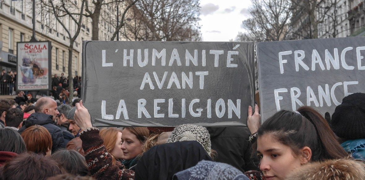 La Francia si mobilita contro il fondamentalismo